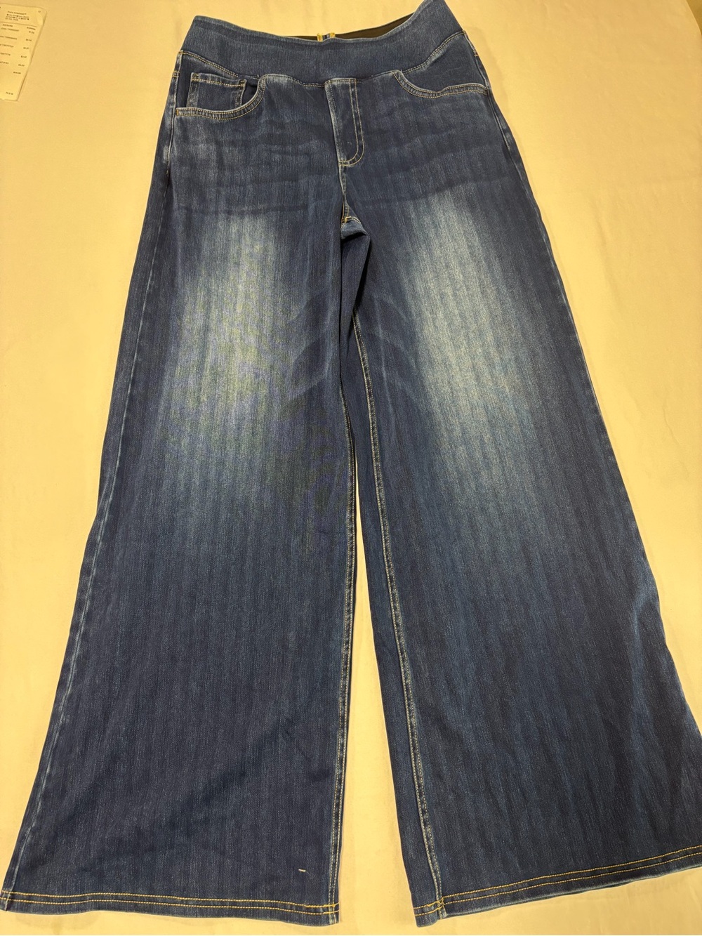 HALARA Navy Jeans with Gold Stitching